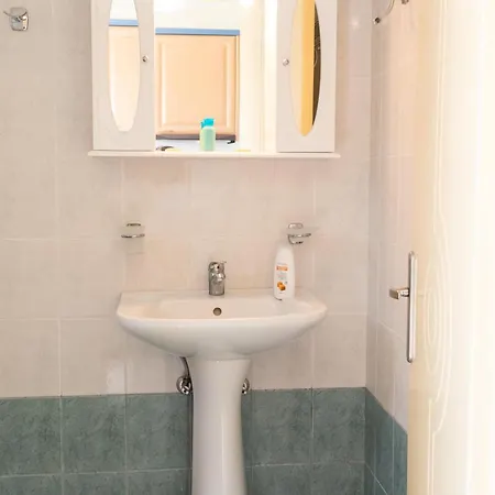 Milos Лурдата